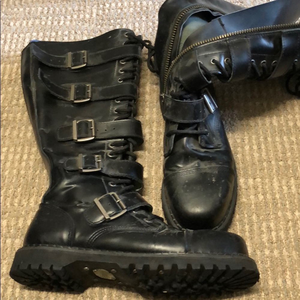 demonia 20 Boots